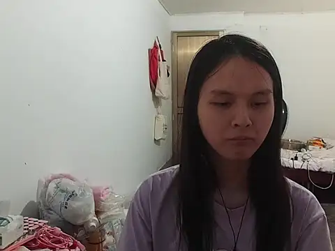 Snapshot of RebelAura chatting on May 17, 2026, 11:56 pm RebelAura online show from May 17, 2026, 11:56 pm