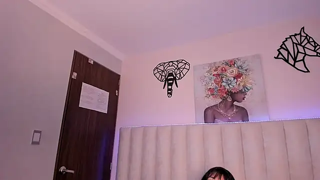 Isabella Crofts online show from December 17, 2025, 3:12 am