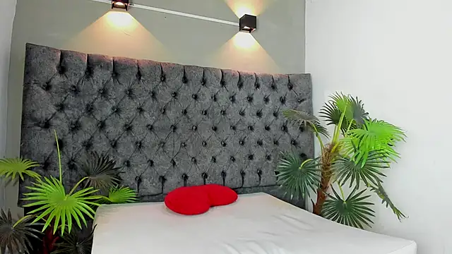 XAVI LEE online show from November 7, 2025, 7:36 pm