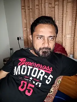 Snapshot of RubyEntity chatting on December 15, 2025, 5:28 pm RubyEntity online show from December 15, 2025, 5:28 pm