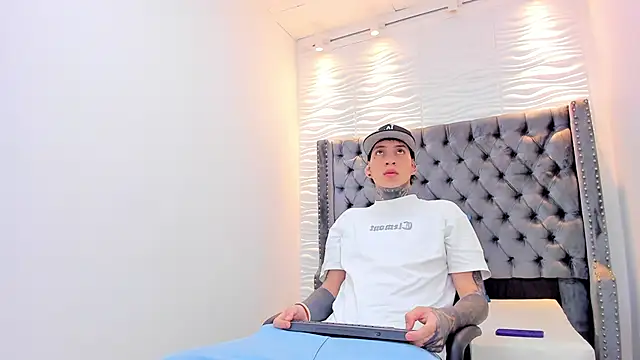 DANTE ARMSTRONG online show from January 8, 2026, 3:53 am