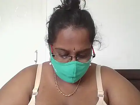 hootypriya online show from November 5, 2025, 8:47 am