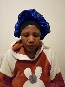 Snapshot of Mommy_Sienna chatting on May 5, 2026, 6:05 pm Mommy Sienna online show from May 5, 2026, 6:05 pm