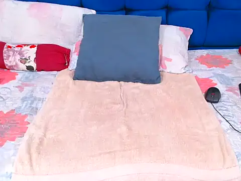 LeeBabby online show from November 26, 2025, 1:23 pm