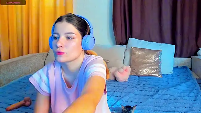 Eva purrr  online show from November 25, 2025, 9:53 am