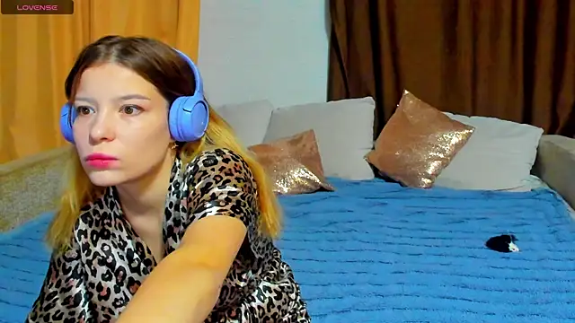 Eva purrr  online show from November 27, 2025, 1:18 am