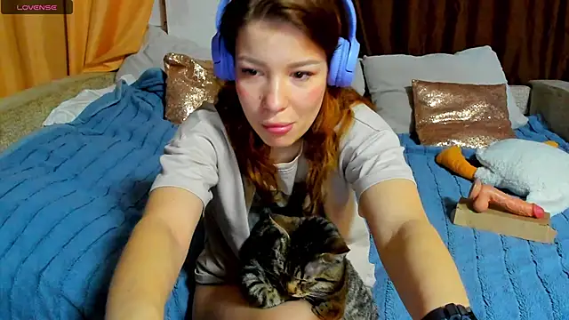 Eva purrr  online show from April 4, 2026, 1:15 am