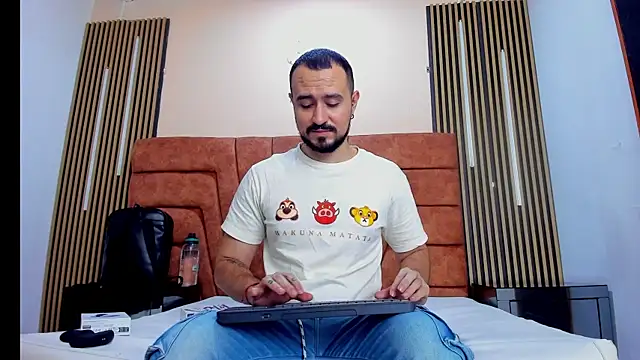 Snapshot of HARRY_FLYNN chatting on November 7, 2025, 12:16 pm HARRY FLYNN online show from November 7, 2025, 12:16 pm