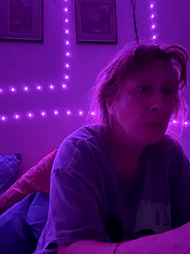 Redriddinghood8 online show from November 19, 2025, 5:18 am