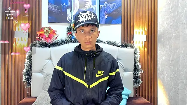 Snapshot of Elian_Julian chatting on November 21, 2025, 12:32 am Elian Julian online show from November 21, 2025, 12:32 am