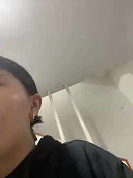 violettabond online show from December 16, 2025, 10:09 am