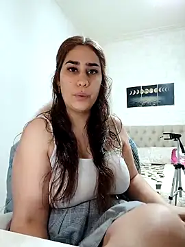 nahiarabiel33 online show from November 14, 2025, 6:28 pm