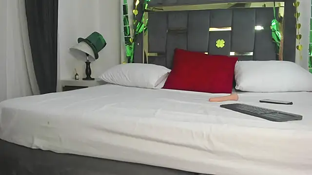 CatleyaSmith online show from March 26, 2026, 12:33 pm