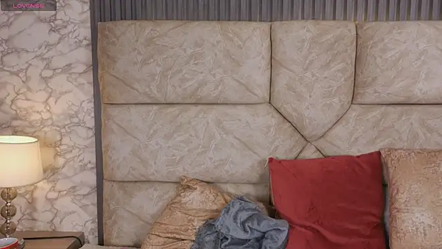 violett fowlerxx online show from February 11, 2026, 4:28 am