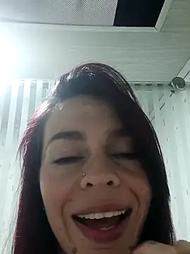 Emi Rosee online show from December 16, 2025, 10:48 pm