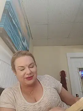 LisaMillerx online show from November 17, 2025, 7:08 pm