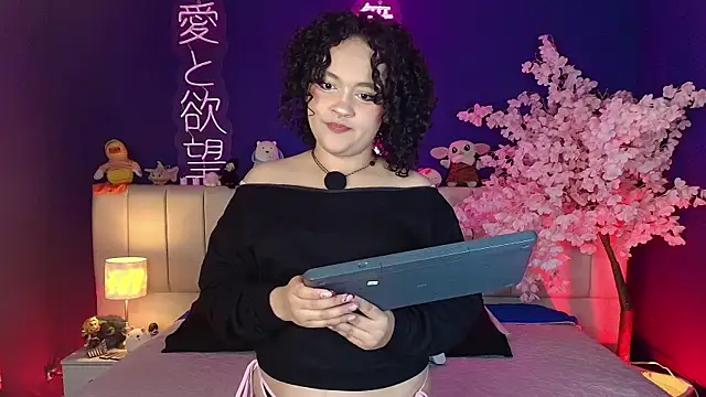 sarahRose online show from May 12, 2026, 3:36 am