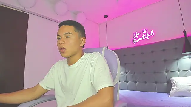 Snapshot of Liams18 chatting on November 23, 2025, 3:06 am Liams18 online show from November 23, 2025, 3:06 am