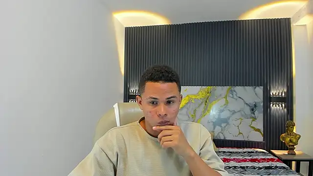 Snapshot of Liams18 chatting on December 19, 2025, 1:34 am Liams18 online show from December 19, 2025, 1:34 am