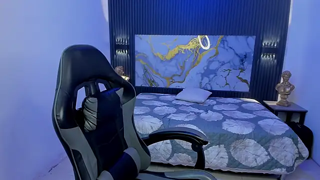 Snapshot of Liams18 chatting on April 8, 2026, 2:44 am Liams18 online show from April 8, 2026, 2:44 am