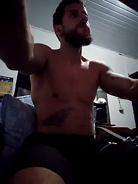 Snapshot of lucweed chatting on February 17, 2026, 12:29 am lucweed online show from February 17, 2026, 12:29 am