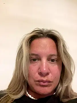 Snapshot of sofiabross chatting on November 5, 2025, 4:34 am sofiabross online show from November 5, 2025, 4:34 am