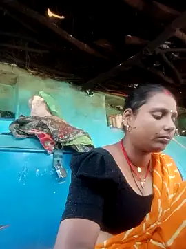 Snapshot of MiniBeast_2 chatting on November 6, 2025, 4:35 am MiniBeast 2 online show from November 6, 2025, 4:35 am