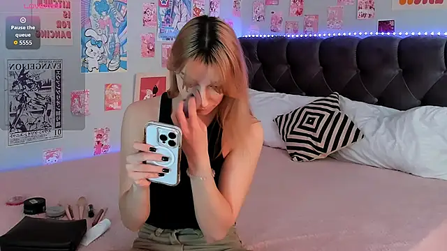 Snapshot of CindyMoriLove chatting on April 15, 2026, 6:09 am CindyMoriLove online show from April 15, 2026, 6:09 am