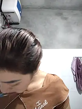 Snapshot of Qoine392 chatting on December 22, 2025, 9:23 pm Qoine392 online show from December 22, 2025, 9:23 pm