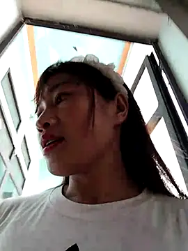 Snapshot of Qoine392 chatting on January 15, 2026, 5:45 am Qoine392 online show from January 15, 2026, 5:45 am