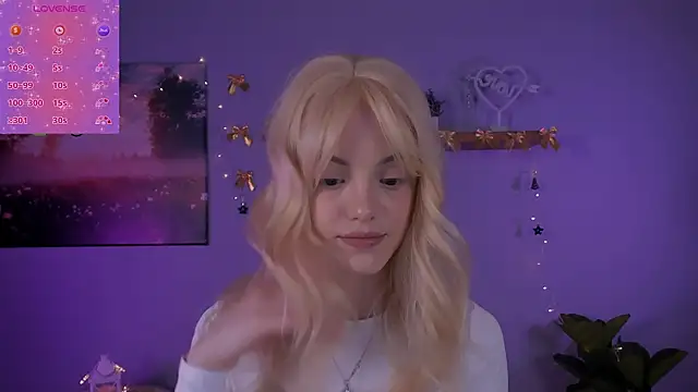 mia starrr  online show from December 19, 2025, 8:05 pm