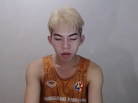 Urhotsilverboy online show from May 29, 2026, 3:43 pm