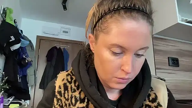 Snapshot of Ameli8 chatting on February 8, 2026, 12:52 pm Ameli8 online show from February 8, 2026, 12:52 pm