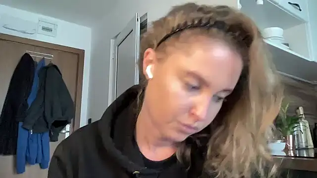 Snapshot of Ameli8 chatting on February 12, 2026, 1:06 pm Ameli8 online show from February 12, 2026, 1:06 pm