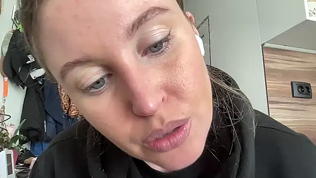 Snapshot of Ameli8 chatting on February 19, 2026, 12:34 pm Ameli8 online show from February 19, 2026, 12:34 pm