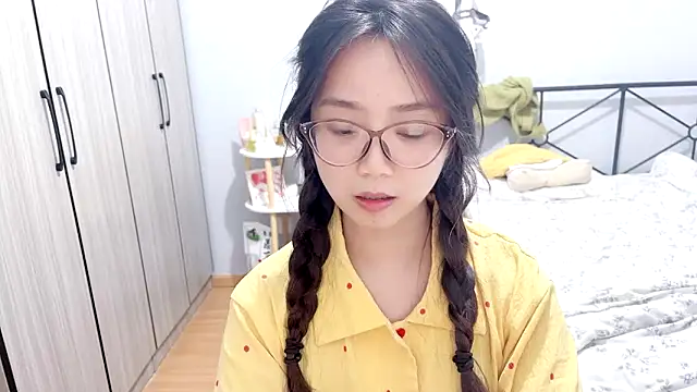 Snapshot of Hmm_0303 chatting on May 5, 2026, 4:48 pm Hmm 0303 online show from May 5, 2026, 4:48 pm