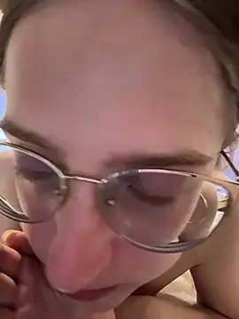 Snapshot of EveLunny chatting on April 8, 2026, 3:39 am EveLunny online show from April 8, 2026, 3:39 am