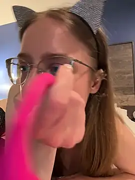 Snapshot of EveLunny chatting on April 15, 2026, 2:18 am EveLunny online show from April 15, 2026, 2:18 am