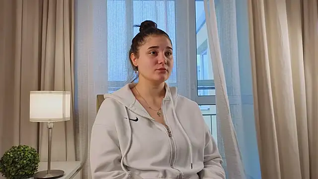 Snapshot of MonetBrinkman chatting on November 18, 2025, 4:28 am MonetBrinkman online show from November 18, 2025, 4:28 am