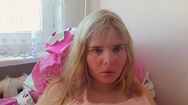 Snapshot of HornyElena chatting on April 21, 2026, 10:32 am HornyElena online show from April 21, 2026, 10:32 am