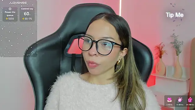 LuluuBerry online show from November 30, 2025, 2:10 pm