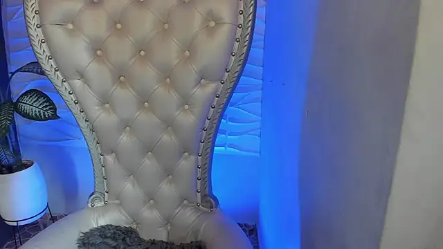 Snapshot of Emmafranco chatting on November 11, 2025, 8:20 pm Emmafranco online show from November 11, 2025, 8:20 pm