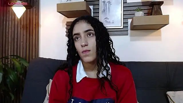 Snapshot of Emmafranco chatting on November 13, 2025, 10:08 pm Emmafranco online show from November 13, 2025, 10:08 pm