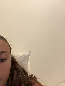 lounaaxangel online show from November 17, 2025, 8:14 pm