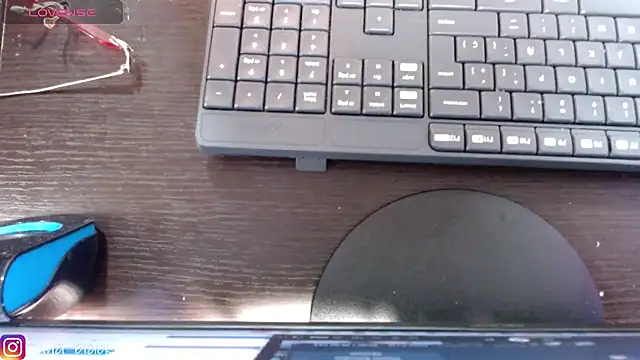 Snapshot of Tessa_Moon_ chatting on November 8, 2025, 9:13 pm Tessa Moon online show from November 8, 2025, 9:13 pm