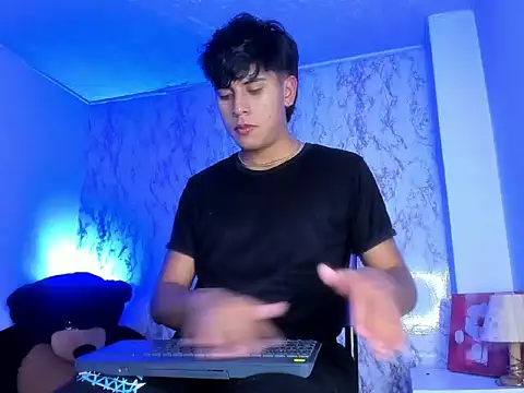 Snapshot of Valentino_Lane chatting on February 14, 2026, 2:30 am Valentino Lane online show from February 14, 2026, 2:30 am