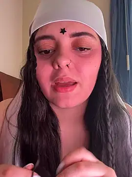 candicewest  online show from February 25, 2026, 5:11 pm