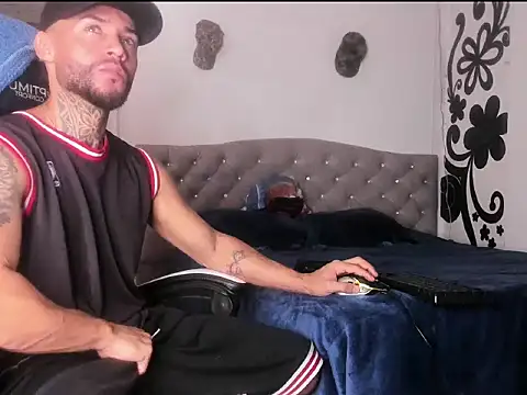 couple-hothot online show from December 20, 2025, 9:11 pm