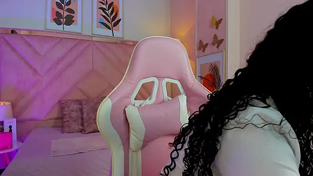 Snapshot of DemiJones_ chatting on February 7, 2026, 3:10 am DemiJones online show from February 7, 2026, 3:10 am