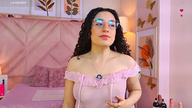 DemiJones  online show from June 4, 2026, 4:29 am